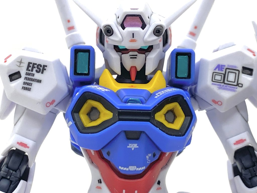 デカールはHGのユニコーンガンダム用と地球連邦軍MS用1が一応メインですがオリジン用やRGのGP01用など余っていたデカールを適当にチョイスしています。女性的なイメージの機体なので地球連邦軍やアナハイムのロゴ以外はなるべく小さ目のをチョイスしました。