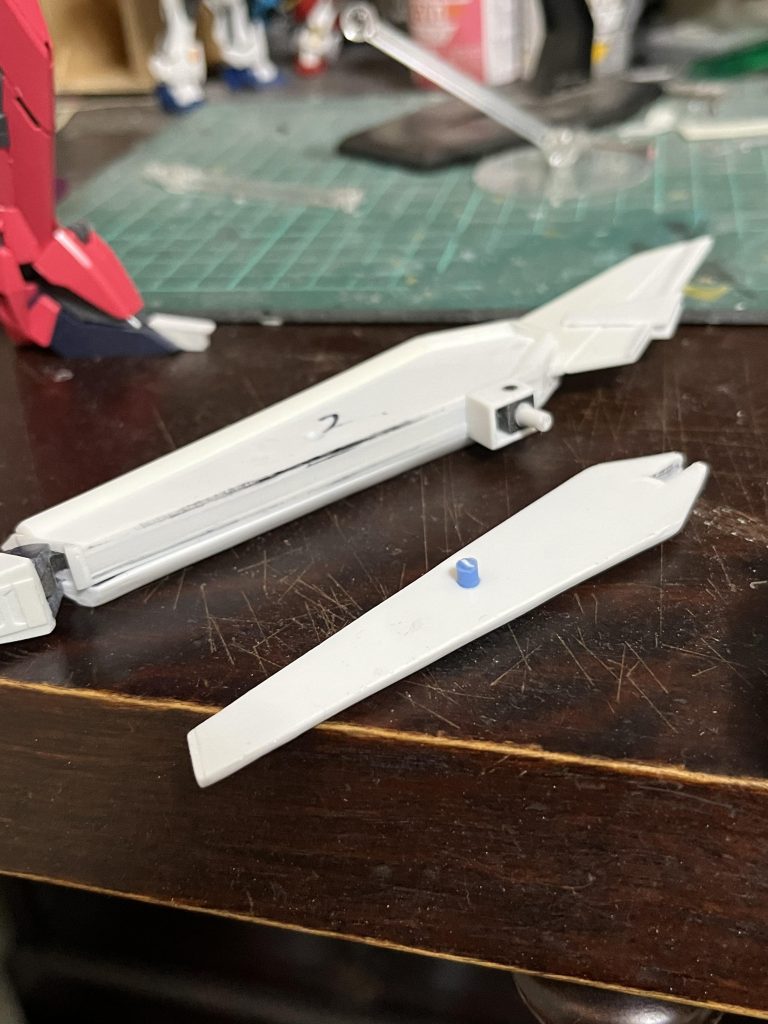 スクラッチしたバインダーは塗装が楽になるように、分割構成にしています