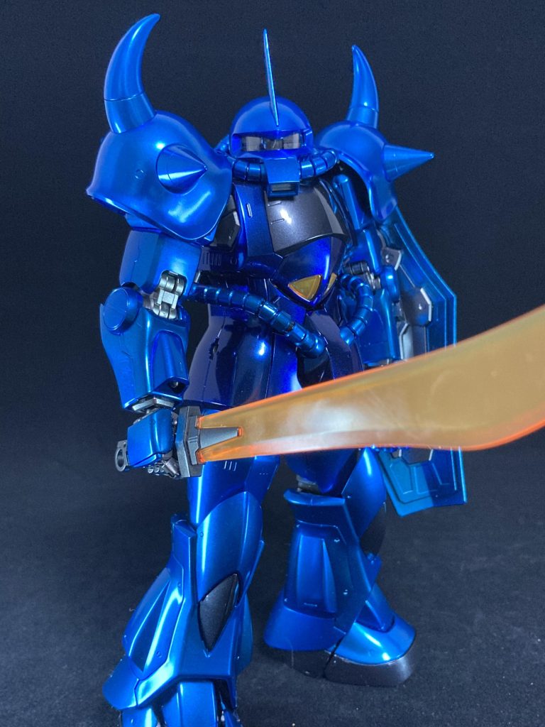 薄い青のパーツは黒下地＋GXメタルブルーの上からメイン塗料。濃い青のパーツは黒下地に直でメイン塗料。少しクリアブラックを混ぜてます。