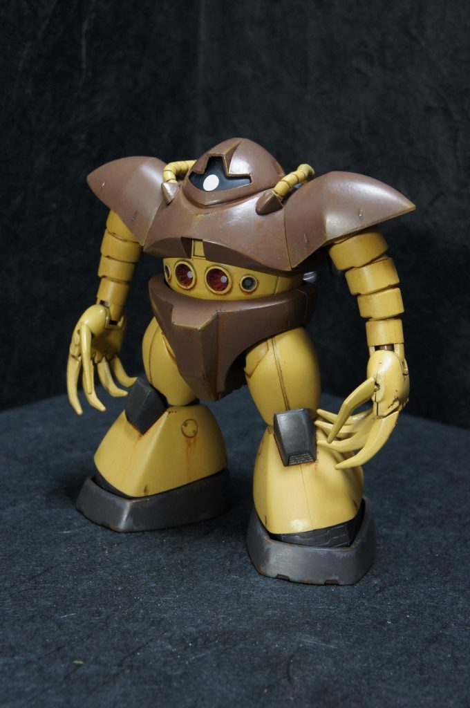 参考にHGUCゴッグ。肩パイプは後付けですが。この差！