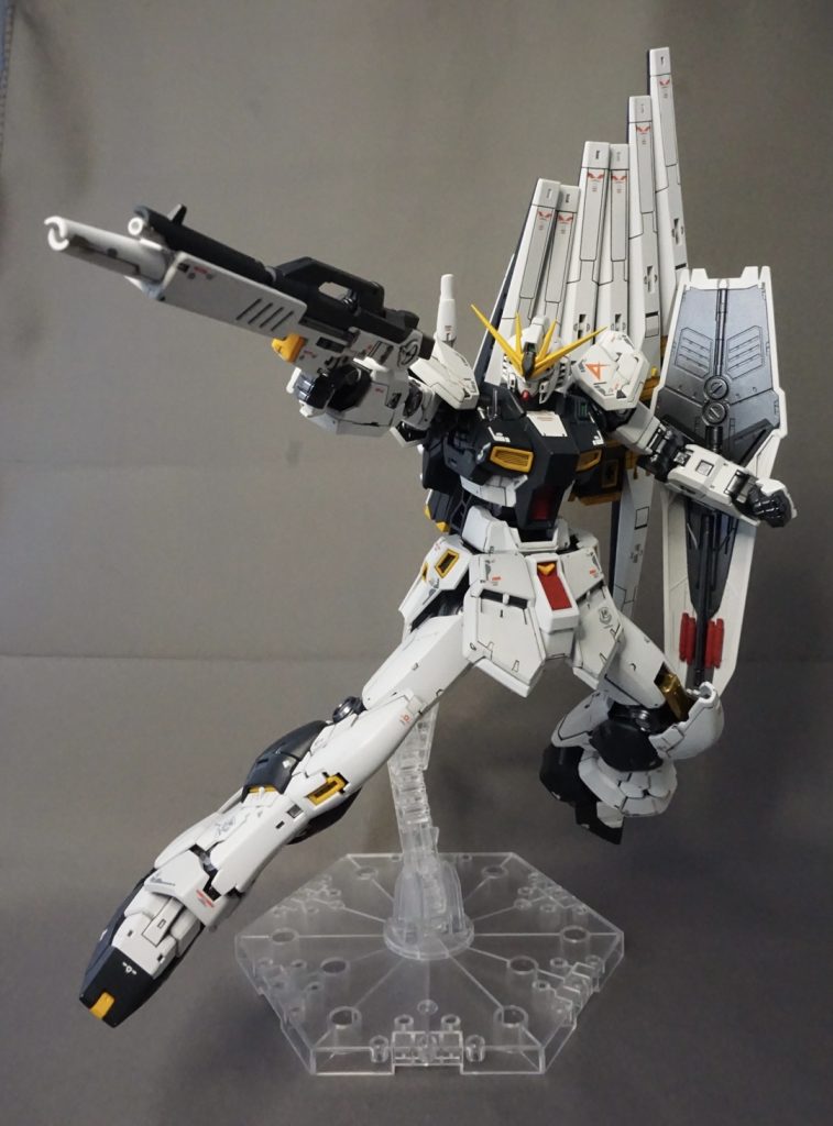 顔が設定のイメージと違うのと脚が極端に長いので作っている時は違和感がありましたが完成してポーズを付けると関係ないくらいにかっこいいです!