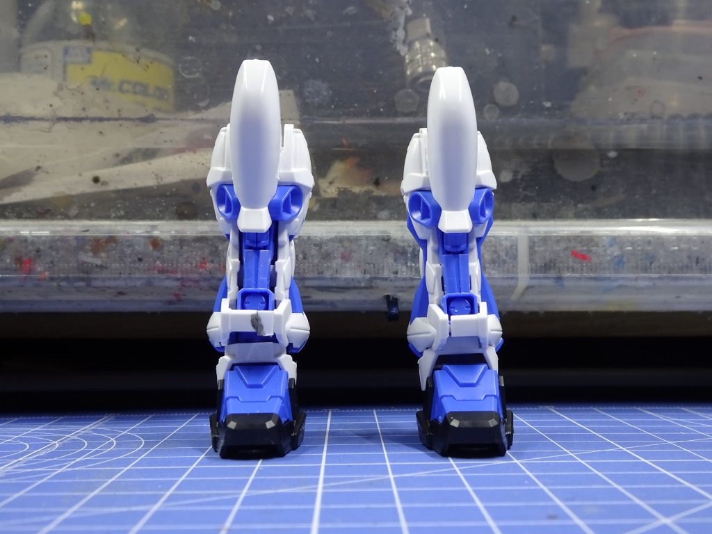 脚の改修中。左が幅増しのイメージですが、明らかに右よりも太いのが分かります。