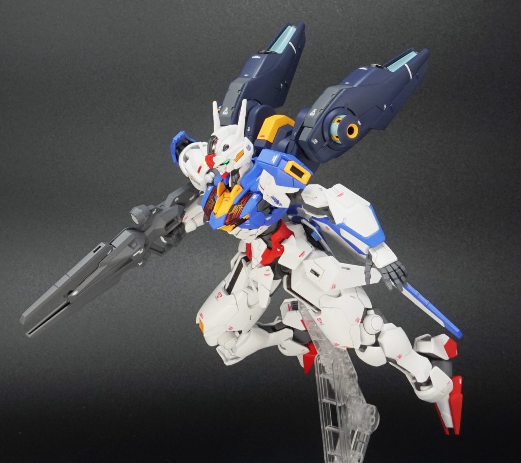 フライトユニットはトールギスのスーパーバーニアのようなシルエットで、高機動感が一気にアップ。