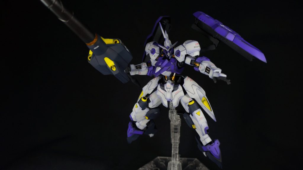 本来の配色よりも白っぽくしています。ドリルランスも塗り分けて、情報量を増やしています。脚の黒っぽい部分は紺色にしてみました。