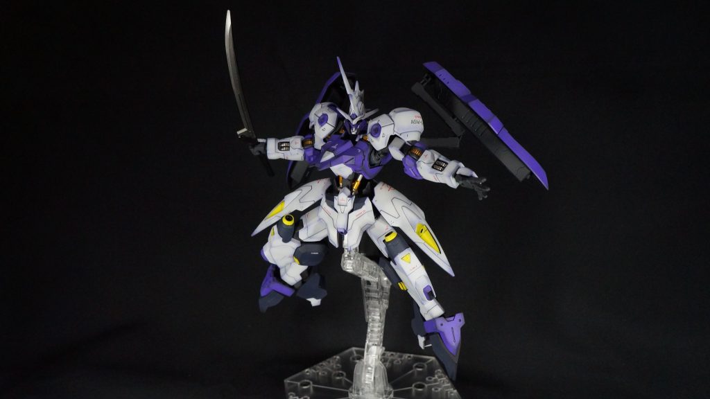 太刀はスターブライトアイアンで塗装。