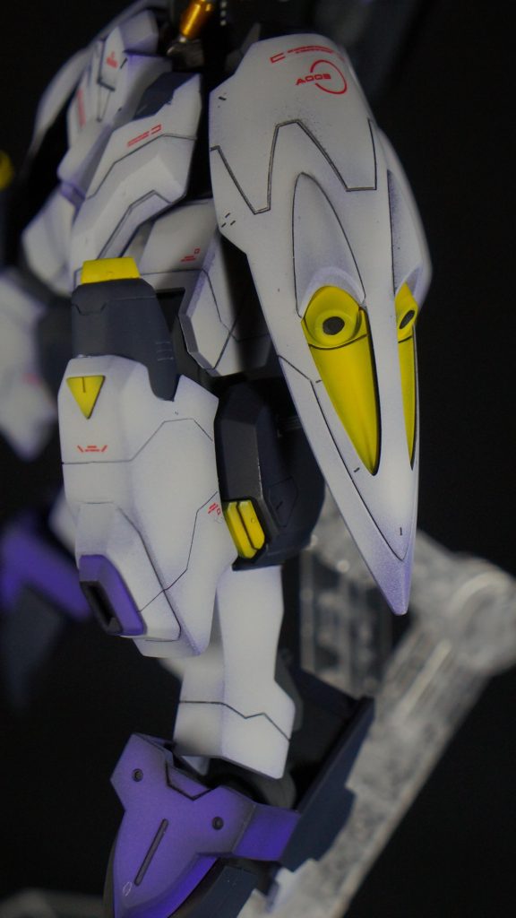 脚部アップ。後はめ加工のため、切り刻みましたが、問題なく組めて一安心。パープル下地のグラデーションはわざとらしい下地の残し方しかできておらず、まだまだ修行が必要ですね。すべては塗料の希釈なのかなと最近感じています。