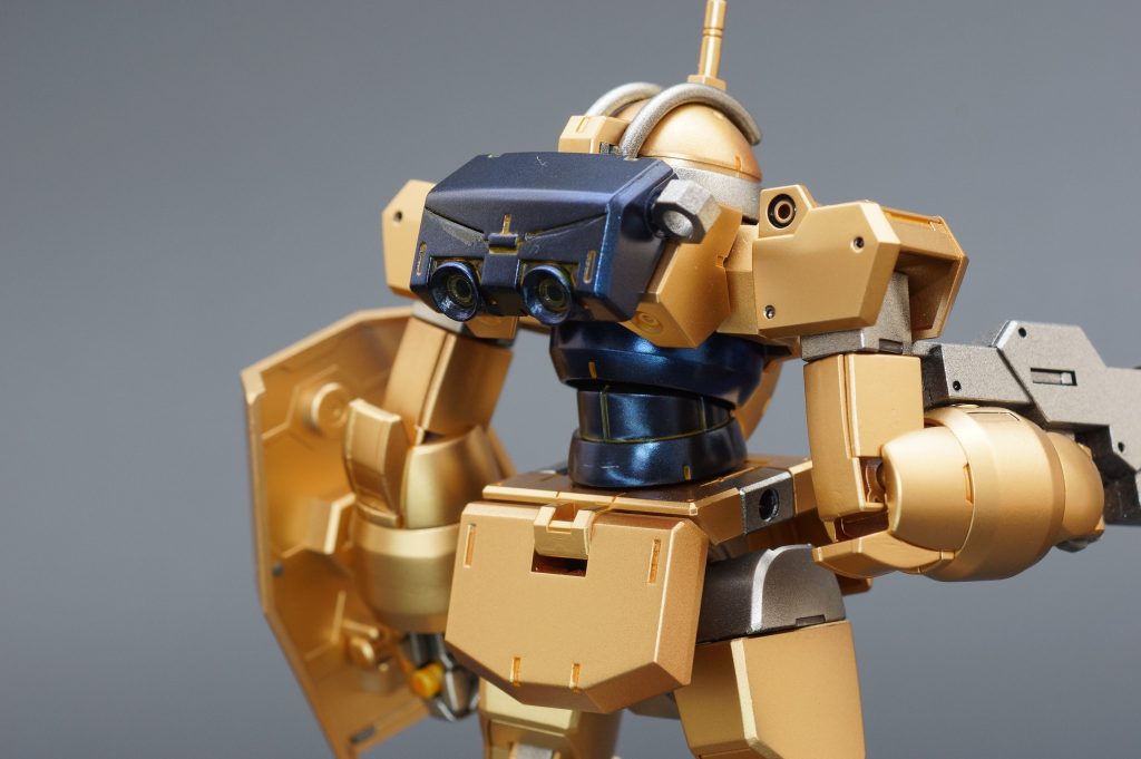 金以外は、胴とバックパックをクレオスのクリスタルブルーそのほかはすべて、スターブライトジェラルミンです下地の黒に引っ張られて思ったより沈んだ色味になりました