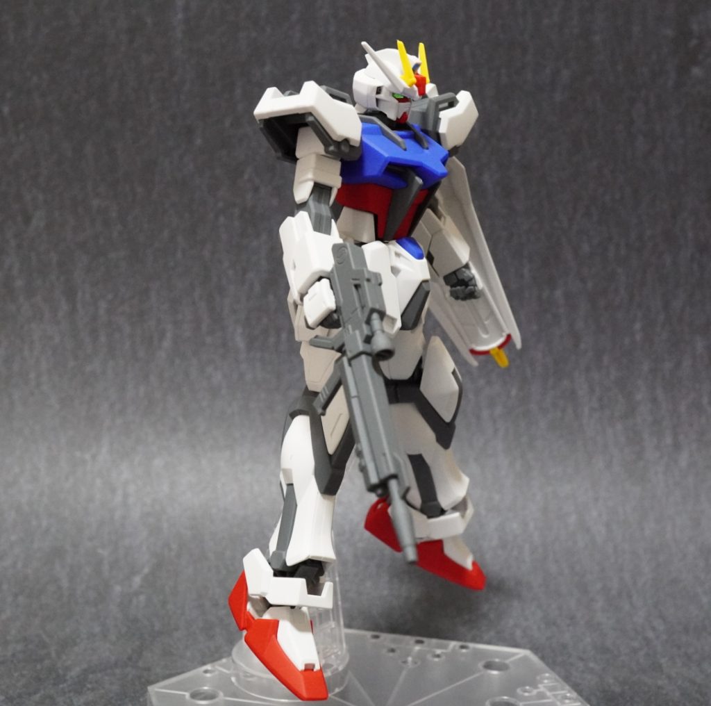 スリムなプロポーションで、トラッキングスーツみたいなので、あえて、すみいれもいれませんでした。