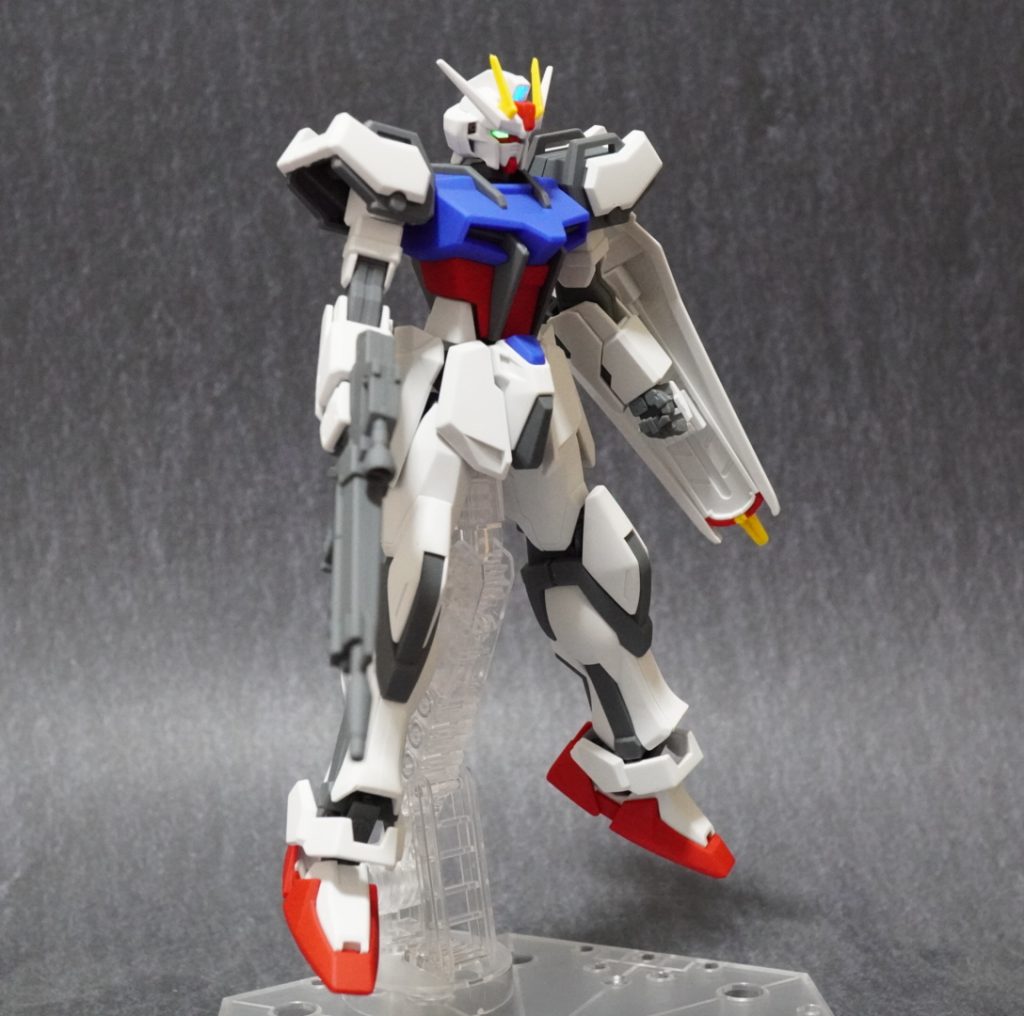 ツインアイと、前後センサーを、蛍光塗料で塗装。ブラックライトで発光します。