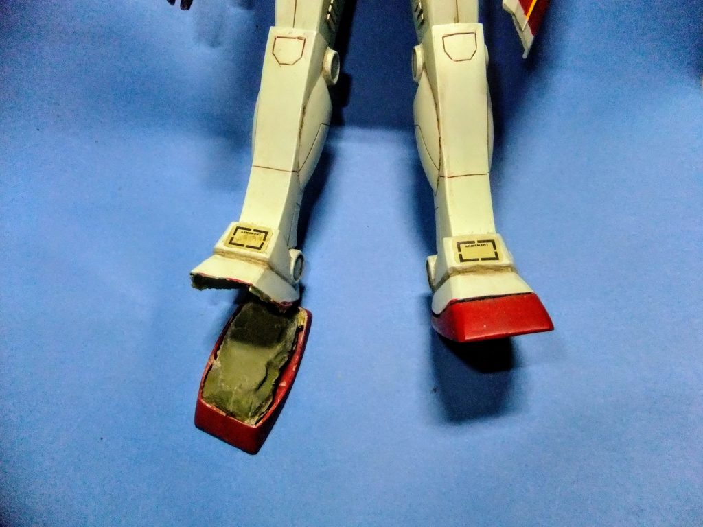 転倒防止用に釣り用のナス型オモリを油粘土で固定していたのが仇になって経年劣化で外れてしまっています(笑)最後迄観覧頂きましてありがとうございました m(_ _)m当時の思い出話や苦労話 コメント貰えたら幸いです。