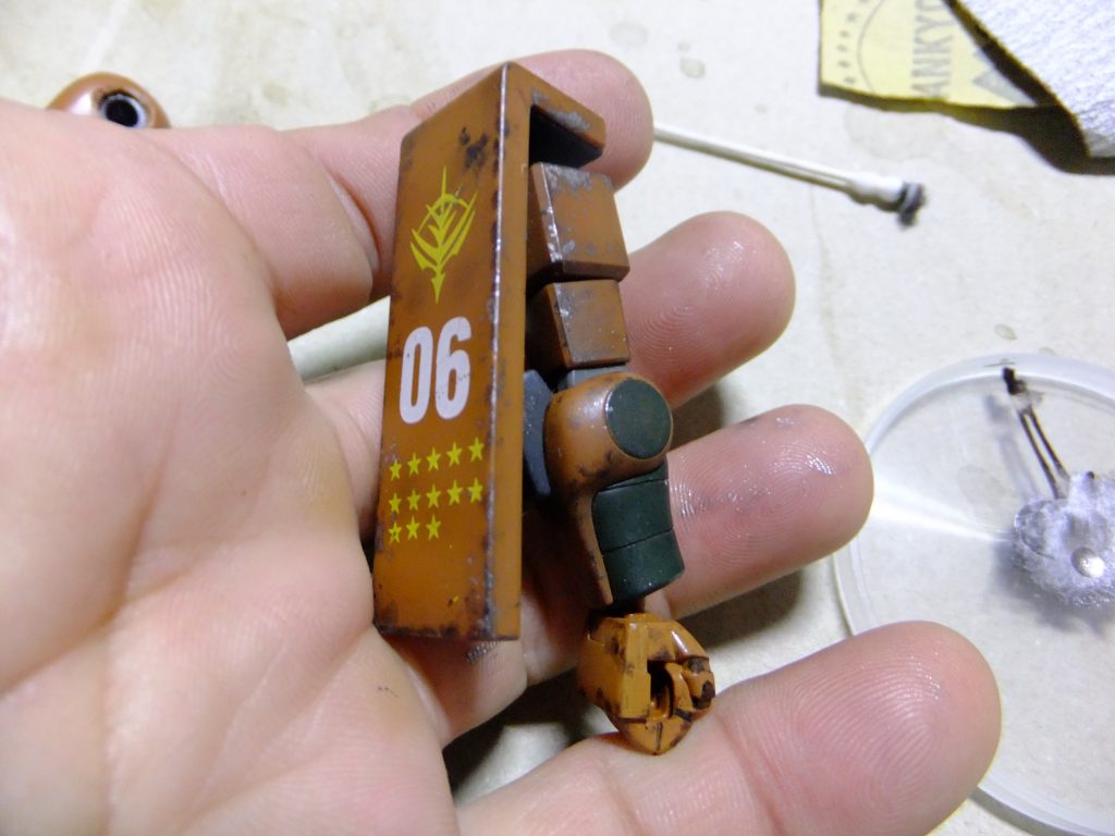 こちらが施工後です。気に入らない部分はメラニンスポンジでこするか?ガンダムマーカーなのでアクリル溶剤を付けた綿棒等で除去出来ますので何度でも気に入る迄リトライすることが出来ます。