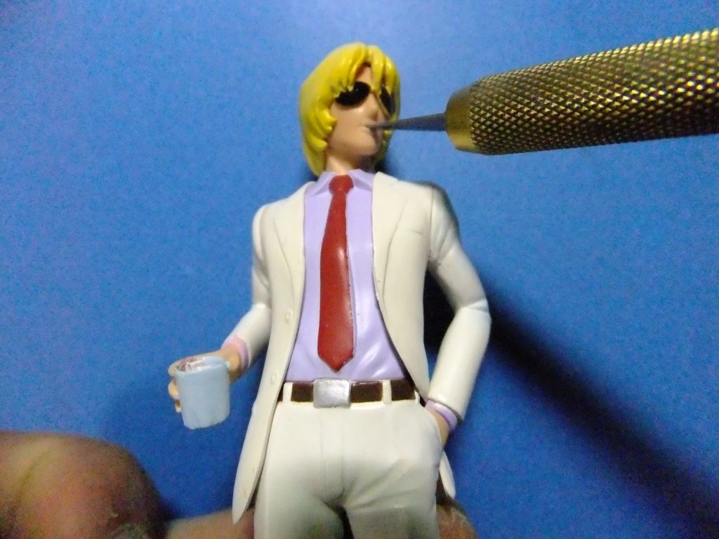 毎度おなじみ?デザインナイフぶっ刺してグリグリ!写真でマジマジ見ると?絵面が猟奇的です(汗)