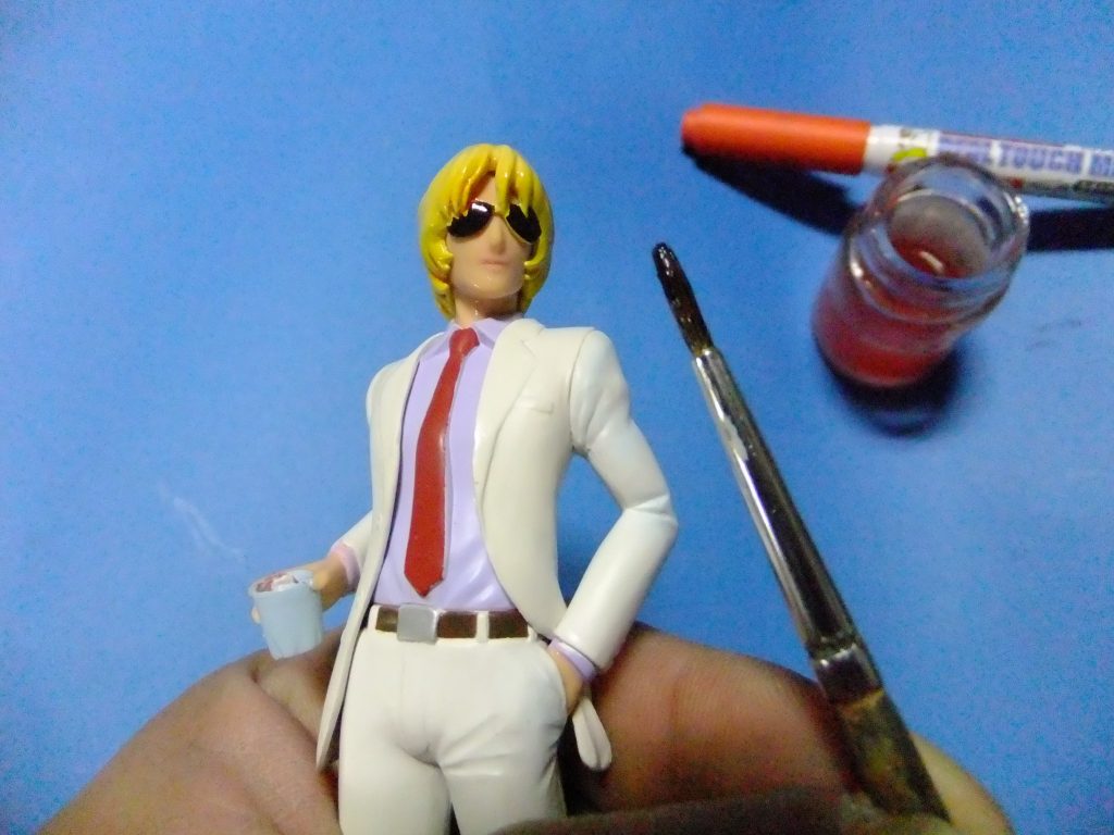 顔色が悪いのでクリアーペールレッドとオレンジの混色で赤みを付けていきます。