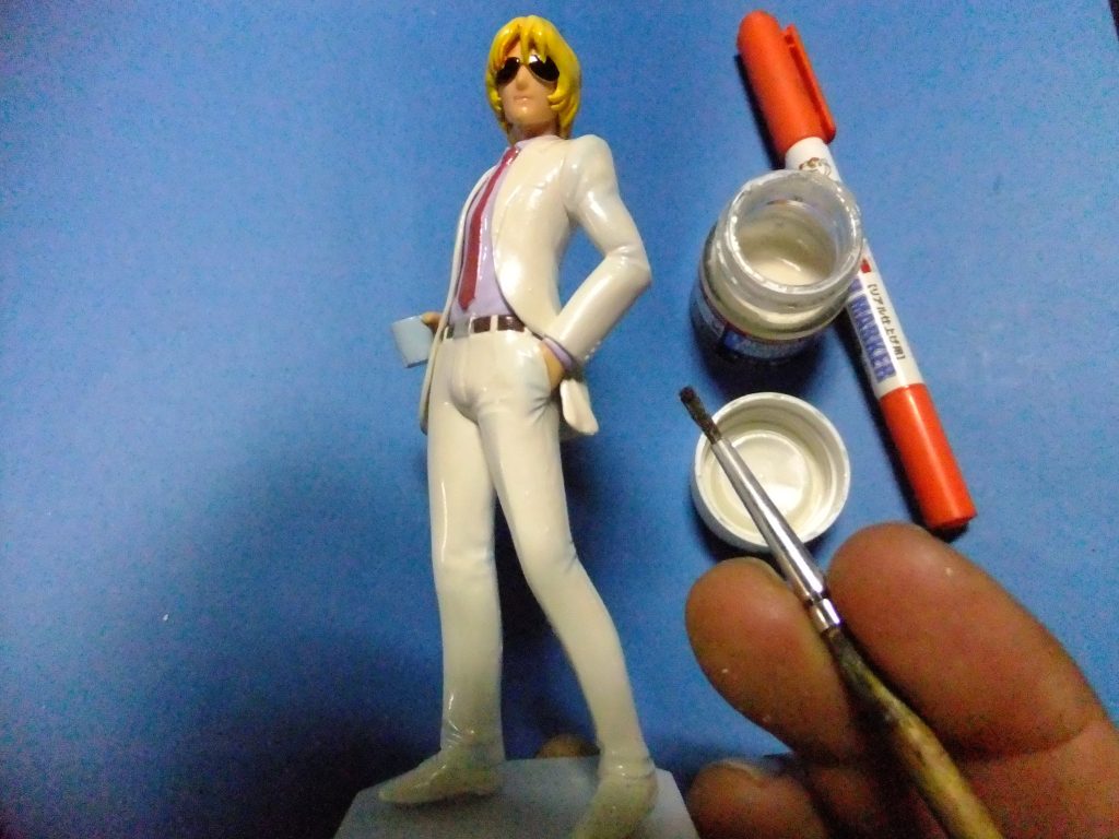 白いスーツはタミヤのパールホワイトを塩梅を見ながら筆塗りです♫最後迄観覧ありがとうございました m(_ _)m