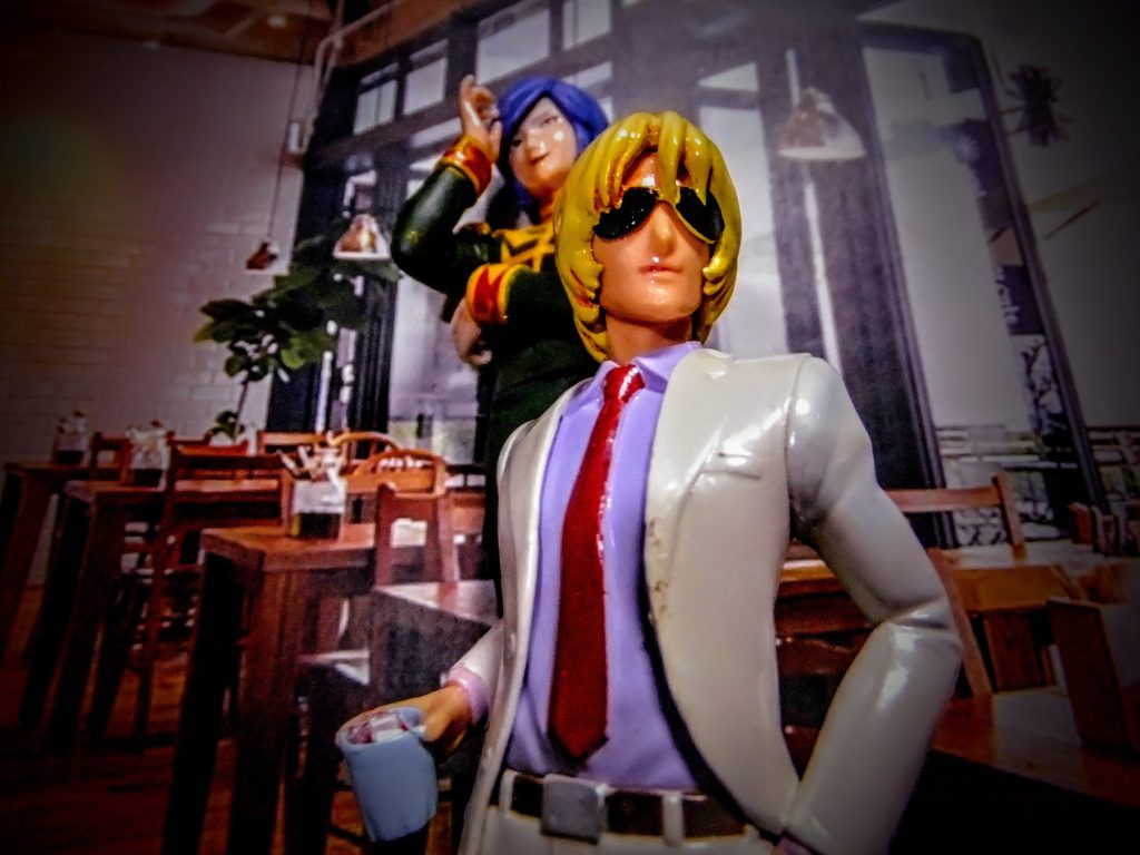 オマケ♫シャア・アズナブル「最近肩にプレッシャーが?」ガンスタサイト観覧者の皆さん「シャア!うしろ!うしろっ!」