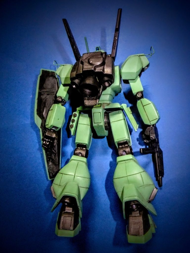 スジ彫りも曲がっていたり?彫り込みが甘い!当時 他に興味があった(女?)というのを差し引いても辛い仕上がりデス(笑)