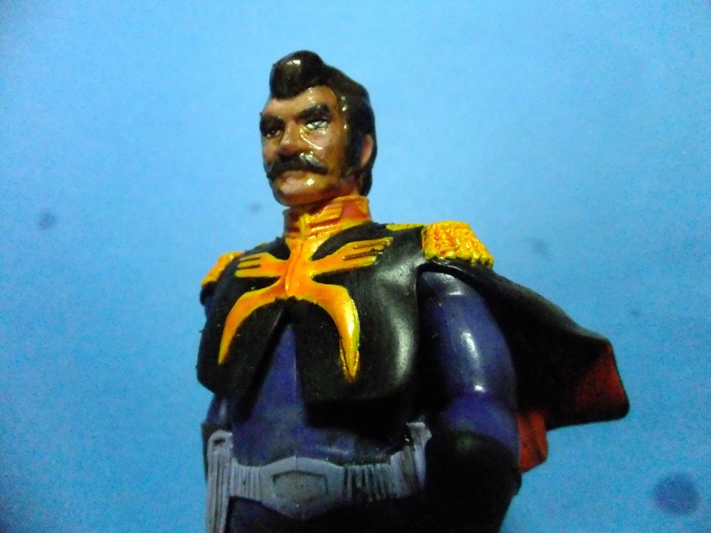 今回は頬骨部分の削り込み！（よく切れる彫刻刀の丸刀でエグっています。気持ち数ミリですが♫）かなりいじくってここまで寄せています（笑）