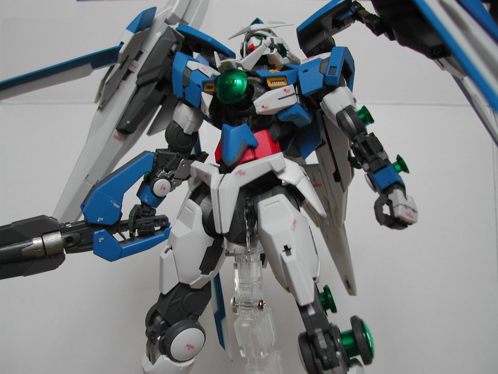 クアンタムバースト!肘と膝はもとからできるのですが、胸部のみ、改造でコンデンサを露出できるようにしました。