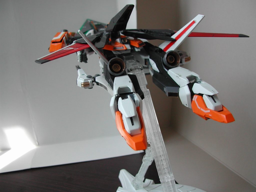 飛行形態後方から。バーニアとウィングを追加しています。