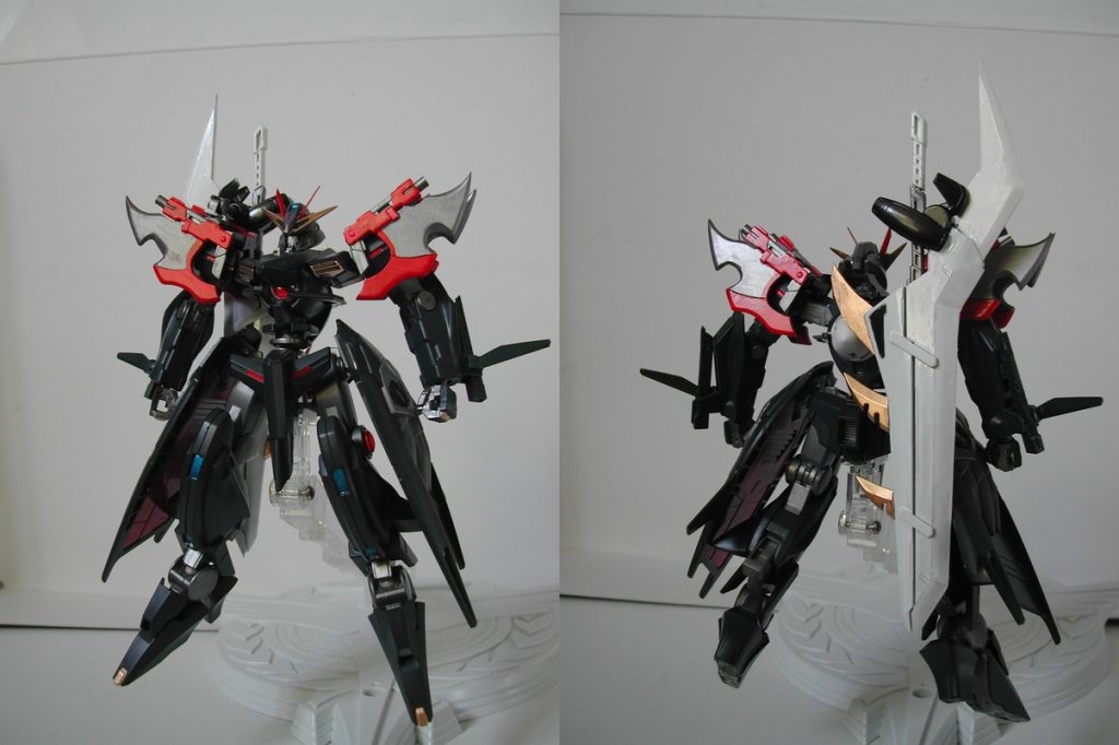 武装を装備すると、このような姿となります。GNブレストリガー（ハンドガン）はケルディムのGNハンドガンにプラバンでブレードを追加。GN牙斬刀はツヴァイのものにやはりプラバンでそれっぽいディテールを追加。