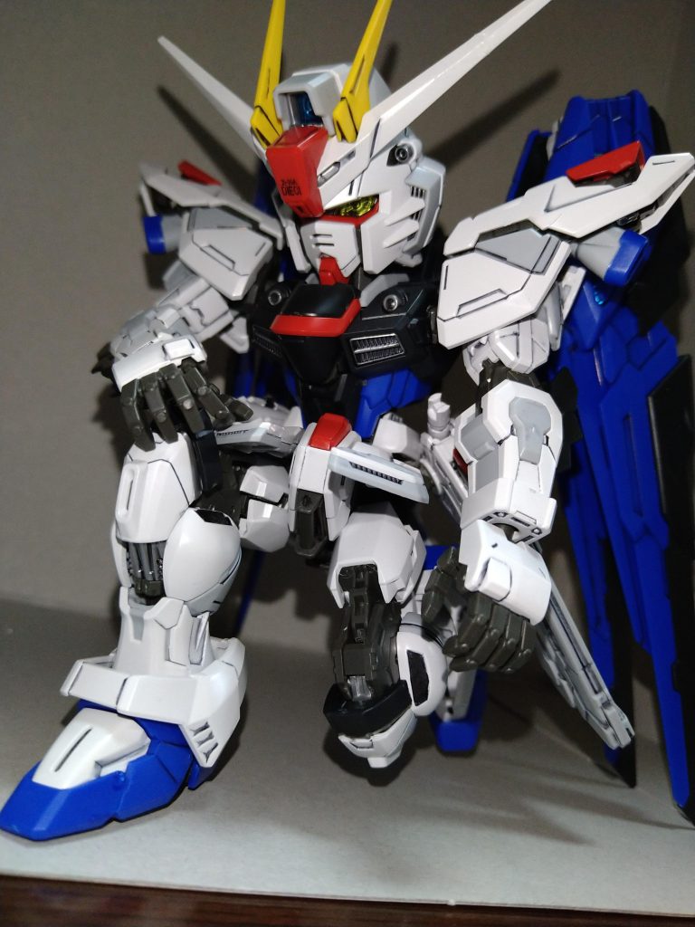 ガンプラでやりたかった膝立ちポーズ。このポーズができるなんて思わず感動しました。