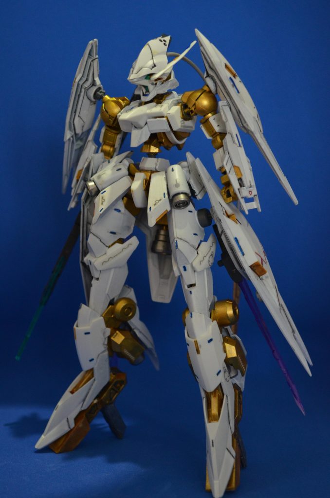 斜めから。色を変えるだけで別物ですね。