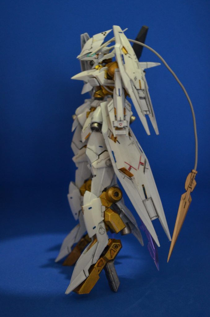 横から。脚部ランディングギアがわかると思います。