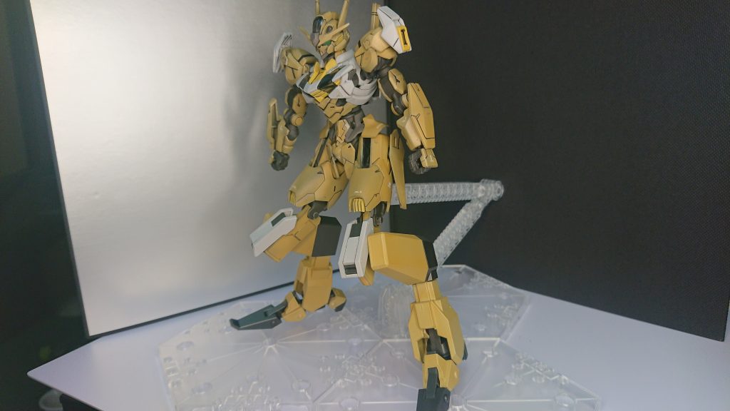 こんな感じにする予定でした。が、さすがにアンバランスが過ぎるし、何よりパーツの耐久力が無さ過ぎて重量過多によりパーツが壊れましたｗしかし、いつか逆関節はリベンジしたいです。