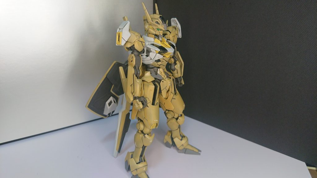 と、今回はカラーチェンジ版のエアリアルをベースにガンスタ始めて初のミキシングとパーツ製作をやってみました。色はラッカー系のシルバーの上に水性のサンディイエローをメインに。ホワイトは水性ホワイトにグレーを少し混ぜてますがあまり分かりませんねぇ。大掛かりな改造は相変わらずありません。みんなが凄すぎるんです。