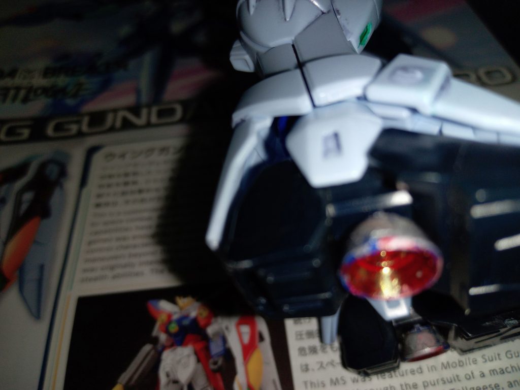 スラスター類は中は赤外はシルバーに塗装しました。