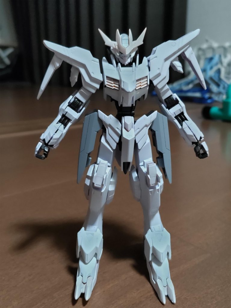 最初は、腕もマルコシアスでした。サイドスカートも自作したけど、なんとなく、自分のイメージと違ったのでボツにしました