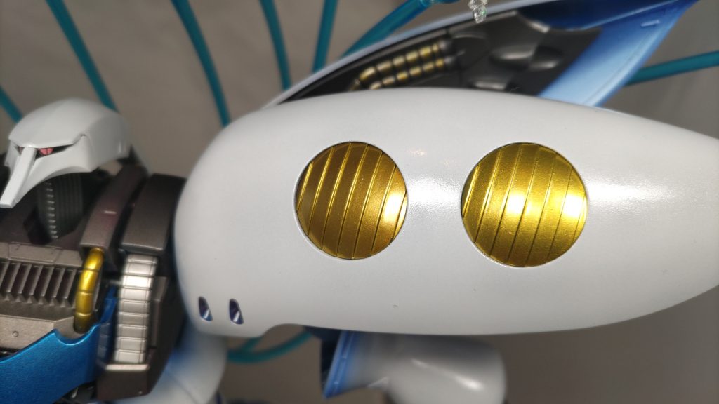 この部分は最初ブルーのままだったけど、全体像を見たら寂しかったので要所で差し色でゴールドにしました。こちらはExゴールドとスターライトブラスで調合しました。