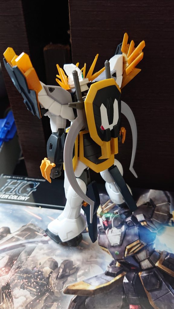 ガンダムサンドロックZWEIの後ろ姿です[今はヒートショーテルを一つにしてない状態ですが]