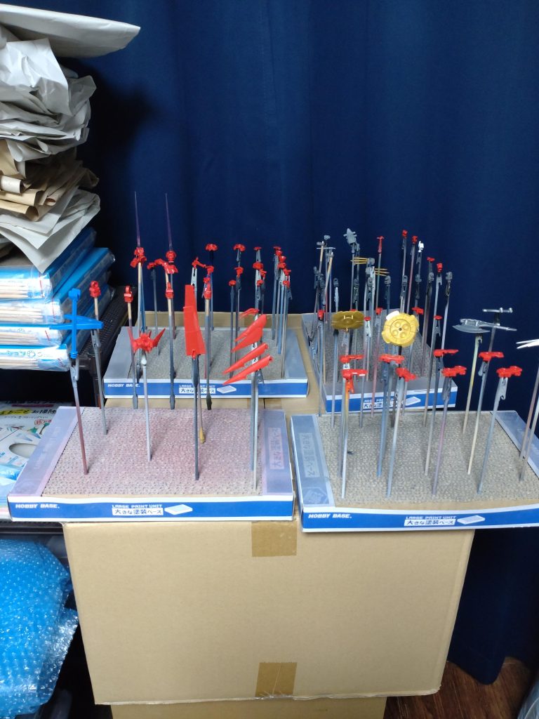 サフ吹き後にブルー部はインディブルー、ホワイト部はMSホワイト、グレー部はガルグレー·ファントムグレー、ニュートラルグレーで塗り分けてます。