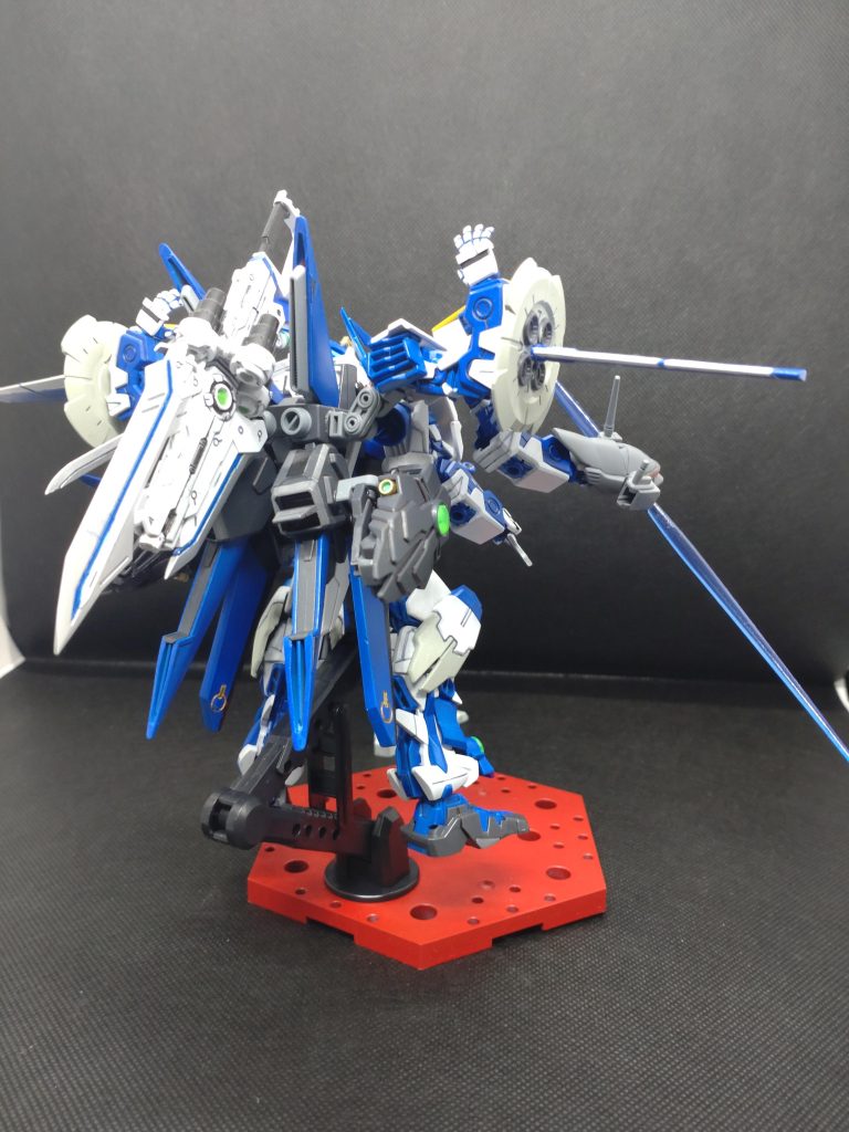 胸部に数珠[宝珠<八房>]があり万が一機能停止が起こった場合、機体性能を倍加させ再起動する