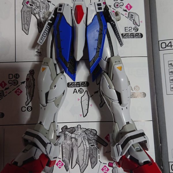 RGゴッドガンダムの制作その８です。下半身ができました。