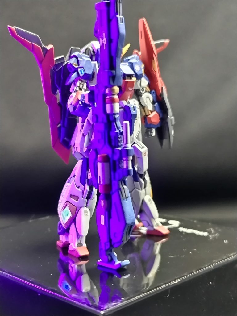 スラスターがブラックライトで発光