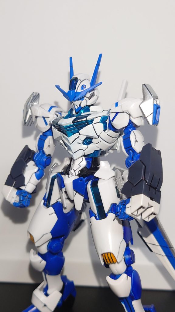 ヴィートルーのミサイルランチャーを装備したらナックルガードてきなものになった。