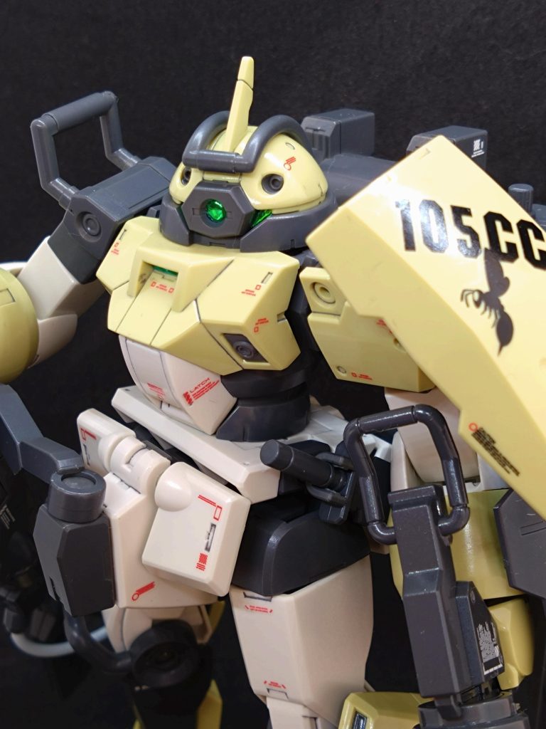 デカールを各所に追加してみました。シールドの105CCはチュチュ専用の印。蜂のマークはあったものをなんとなく貼ってみましたが、チュチュと蜂って、イメージが合ってると思う。