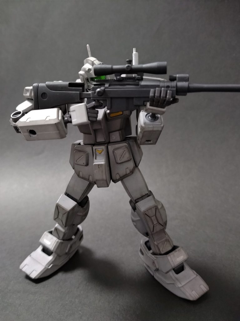 もう少し暗めのロービジにしよと思いましたが、スレイブレイス隊みたいになるので明るめのグレー2色で塗装しました。素組みです。派手目のウェザリングでごまかしてます(笑)