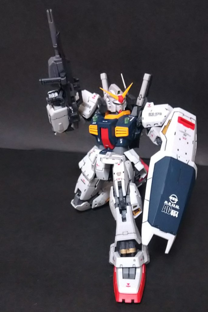 膝立ちもキレイに決まります。