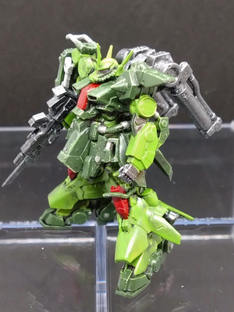 何にしても、個人的にはかっこよくできたのでよし。割れたパーツは瞬間接着剤でくっつけました。