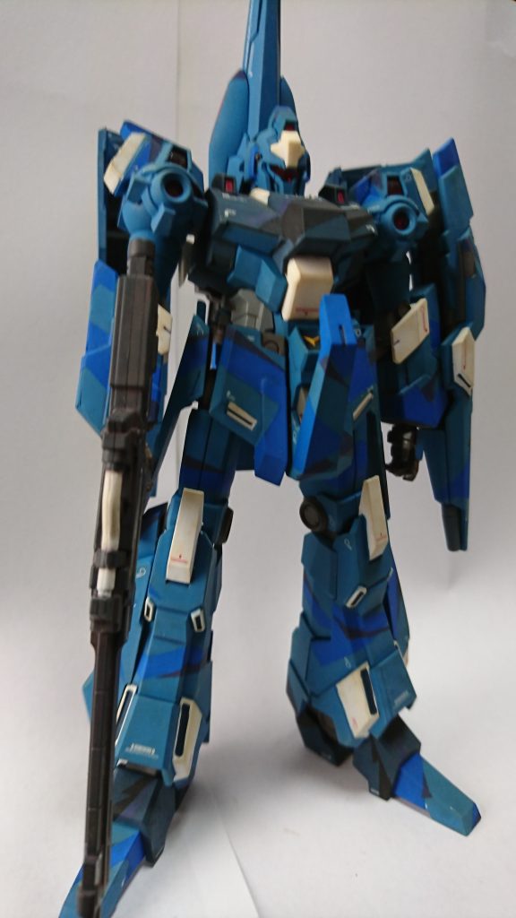 機体のマーキング等消した後が残るのでヘンテコ迷彩にしました。