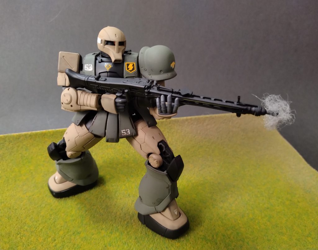 少尉「コソコソ隠れやがって。そこか!」”MG3で稜線ごと掃射攻撃する05。”61式「どあぁ!なんだ‼稜線が削られ・・・」”05の掃射は稜線を吹き飛ばし61式を直撃。1両撃破、もう1両は大破炎上。”