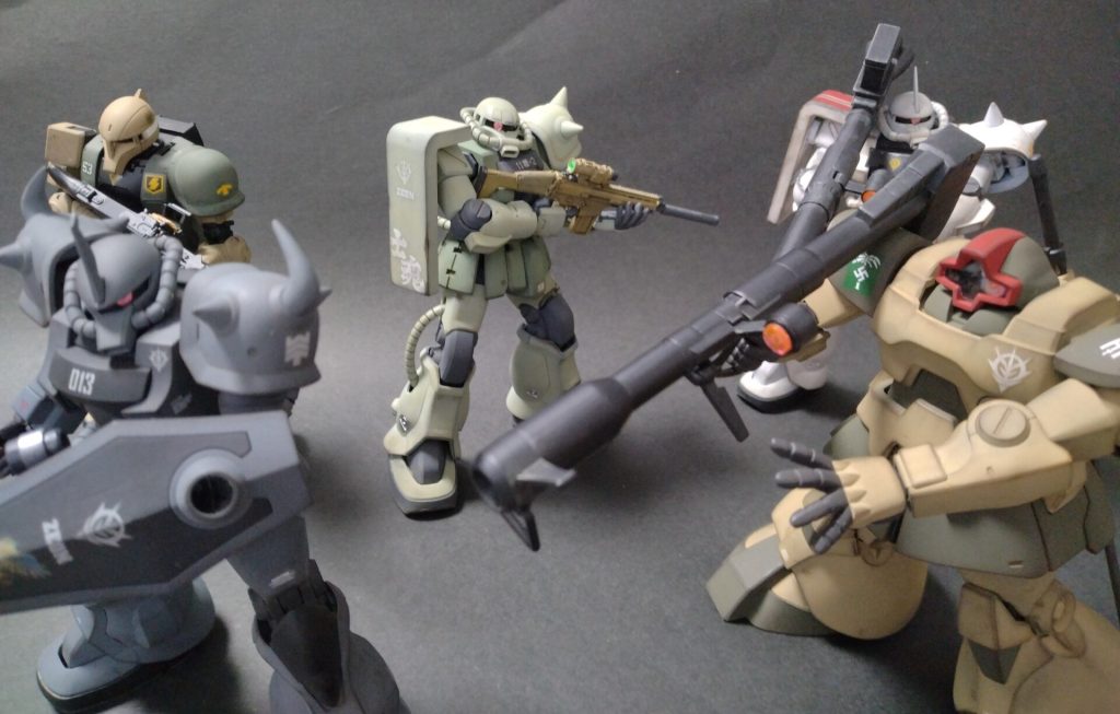 大佐07「助かったわ。援護が無ければ、間違い無くやられた・・・皆もケールシュタインハウスへ?さすがにこの辺りから連邦がウロウロしてるわよ。私はイタリア方面守備隊大佐、フランチェスカ・ヴィスコンティ。」少尉05「ハンス・ダルマイヤー少尉であります。はい。確かに警戒厳にした方が良さそうですね。てか、血まみれの魔女かよ・・・」大佐07「ダルマイヤー少尉、私、その通り名嫌いなの。」少尉05「あっ・・・。はい。(怖い・・・)」大尉06白「ハインツ・グデーリアン。生きてたか!何年ぶりだ!」大尉09「オットー・ハルトマンか?訓練所以来か。まさか白い悪魔とは(笑)。状況は分かっているな?占拠されたがまだ連邦はコムサイの存在に気づてないはず。宇宙(そら)の残存部隊と連絡を取り脱出だ。」大尉06白「了解だ。サカモト軍曹。ここから後どのくらいだ?」軍曹06「挨拶が遅れました。コテツ・サカモト軍曹であります。ハルトマン大尉、なんか・・・見られてる気がするんですよ・・・。急ぎましょう、あと30キロ程です。」ガァー!ガァー!ガァー!少尉05「各員!レッドアラート!!」大佐07「どこから⁉」『君は生き延びることができるか?』つづくお付き合い、有難う御座いました。頑張ってつづきを投稿させて頂きますので、またご覧頂けると嬉しいです!