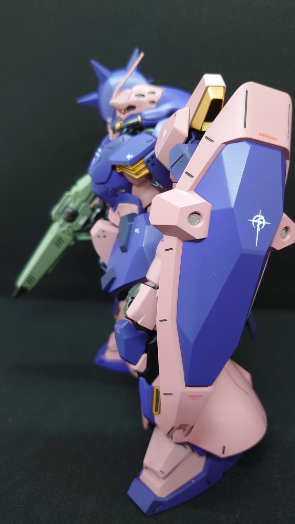 盾は穴がちょっと寂しかったのでGREPパーツを付けてみました。