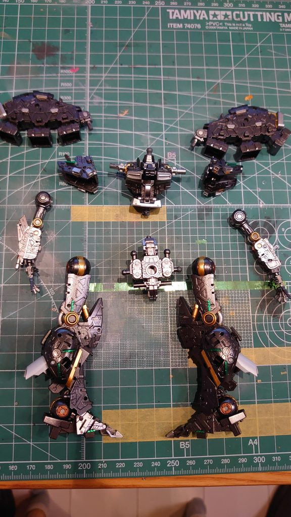 内部フレーム全体ベースはスターブライトアイアンに以下を使って塗分けてます。パールカッパースターブライトジェラルミンスターブライトシルバースターブライトゴールド緑箇所はGXメタルグリーンに蛍光グリーンを重ねてます。