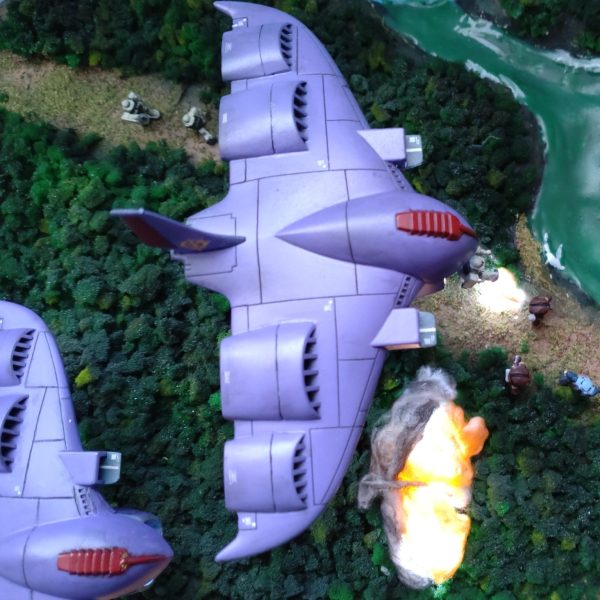 旧キット ガウ攻撃空母2機