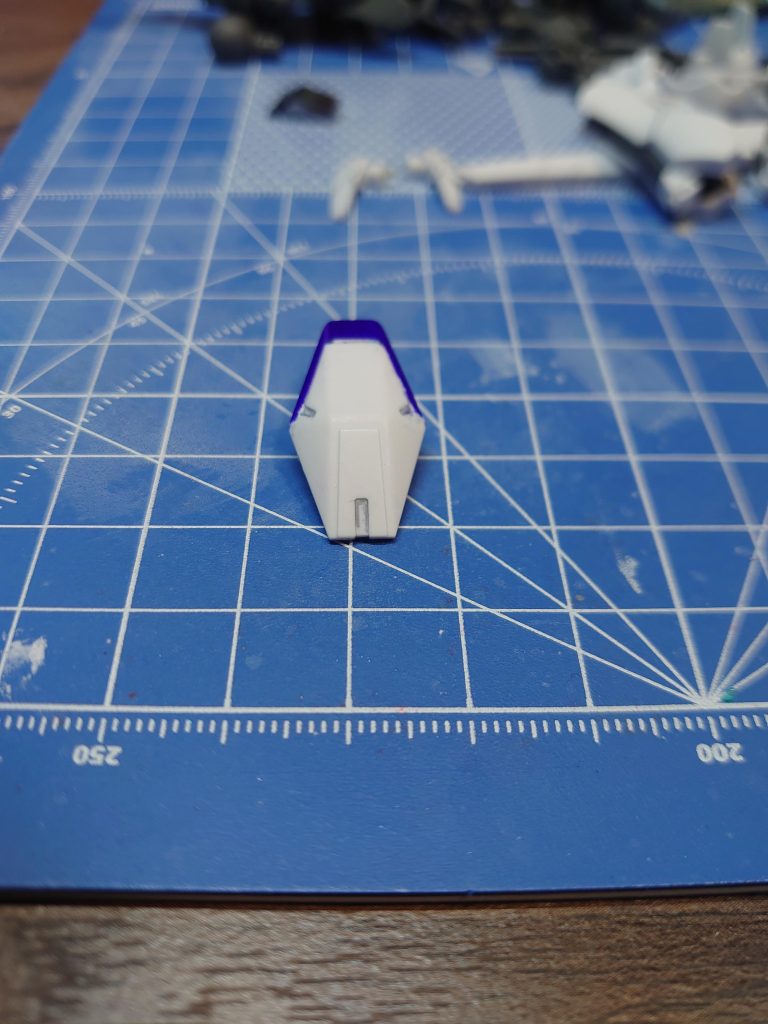 マスキングテープを使用して、部分塗装に初めて挑戦しました。