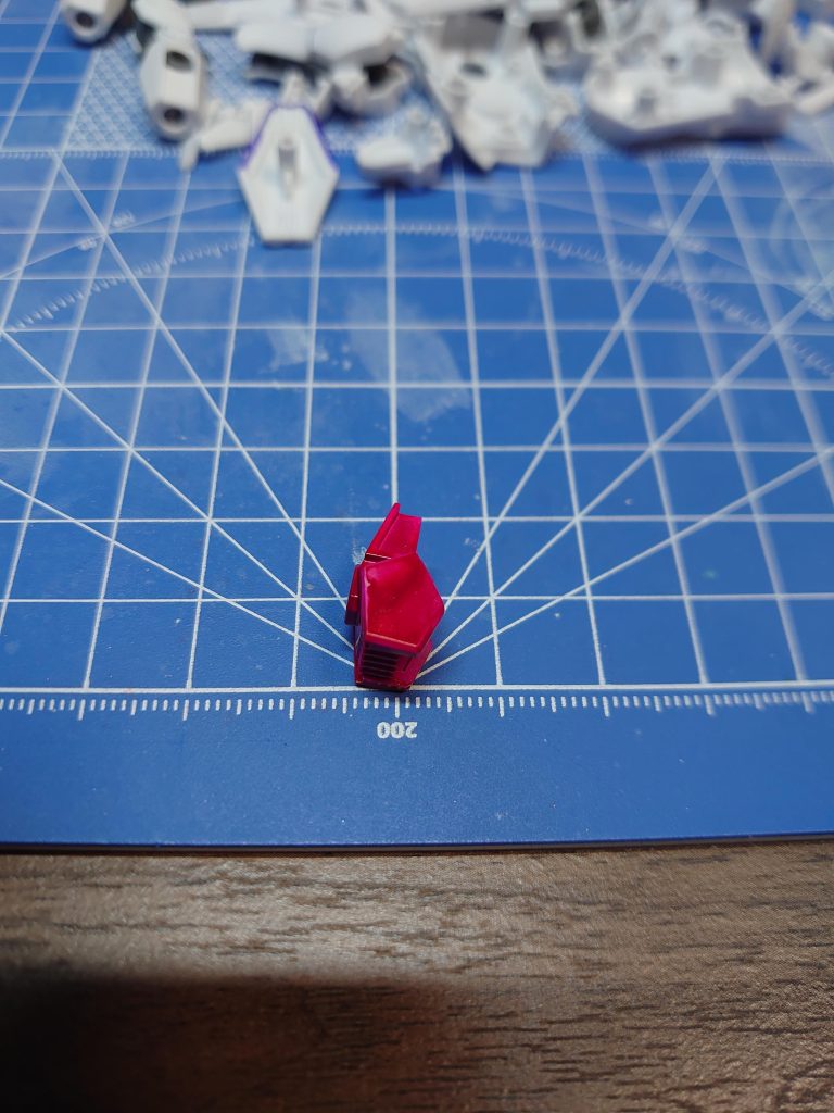 プラモ用の塗料ではないので、かなり難しかったです。